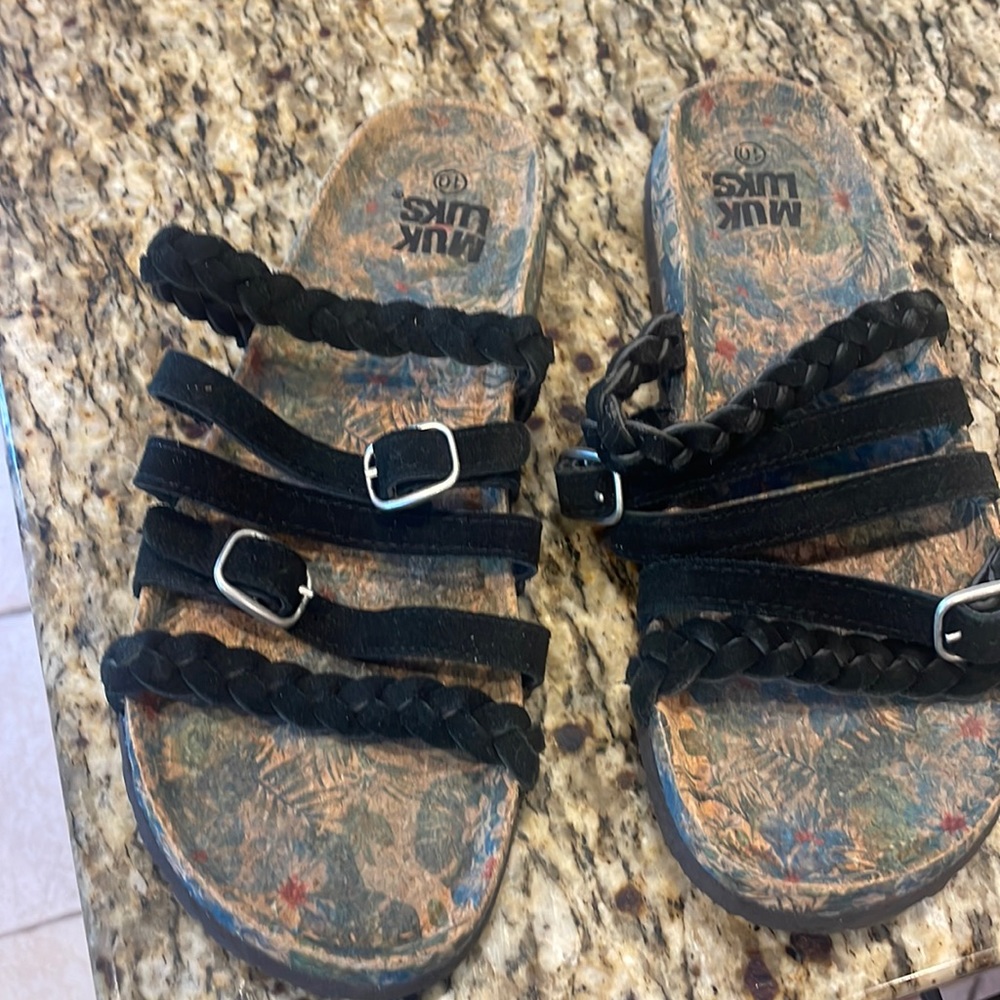 Muk Luks sandals worn once size 10